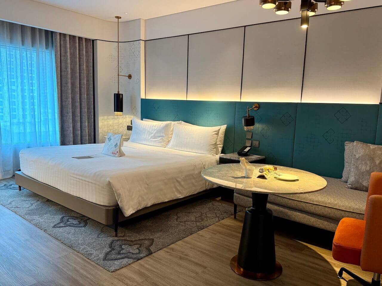 Amari Bangkok Club premier room