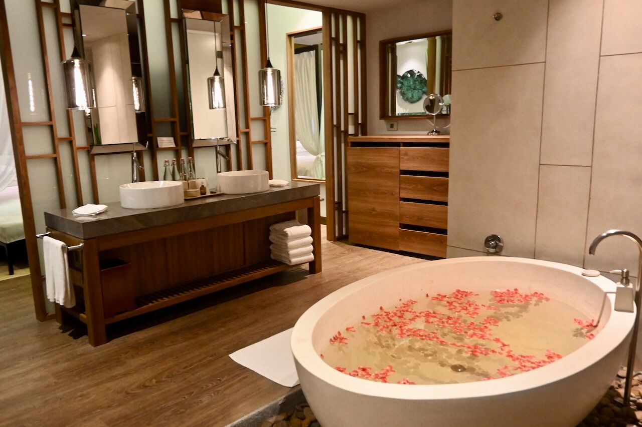 Suite bathroom The Sarojin