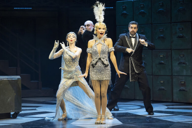 Die Fledermaus Isabelle Atkinson (IDA) Darren Jeffery (FRANK) Ellie Laugharne (ADELE) Ben McAteer (DR FALKE) credit Richard Hubert Smith