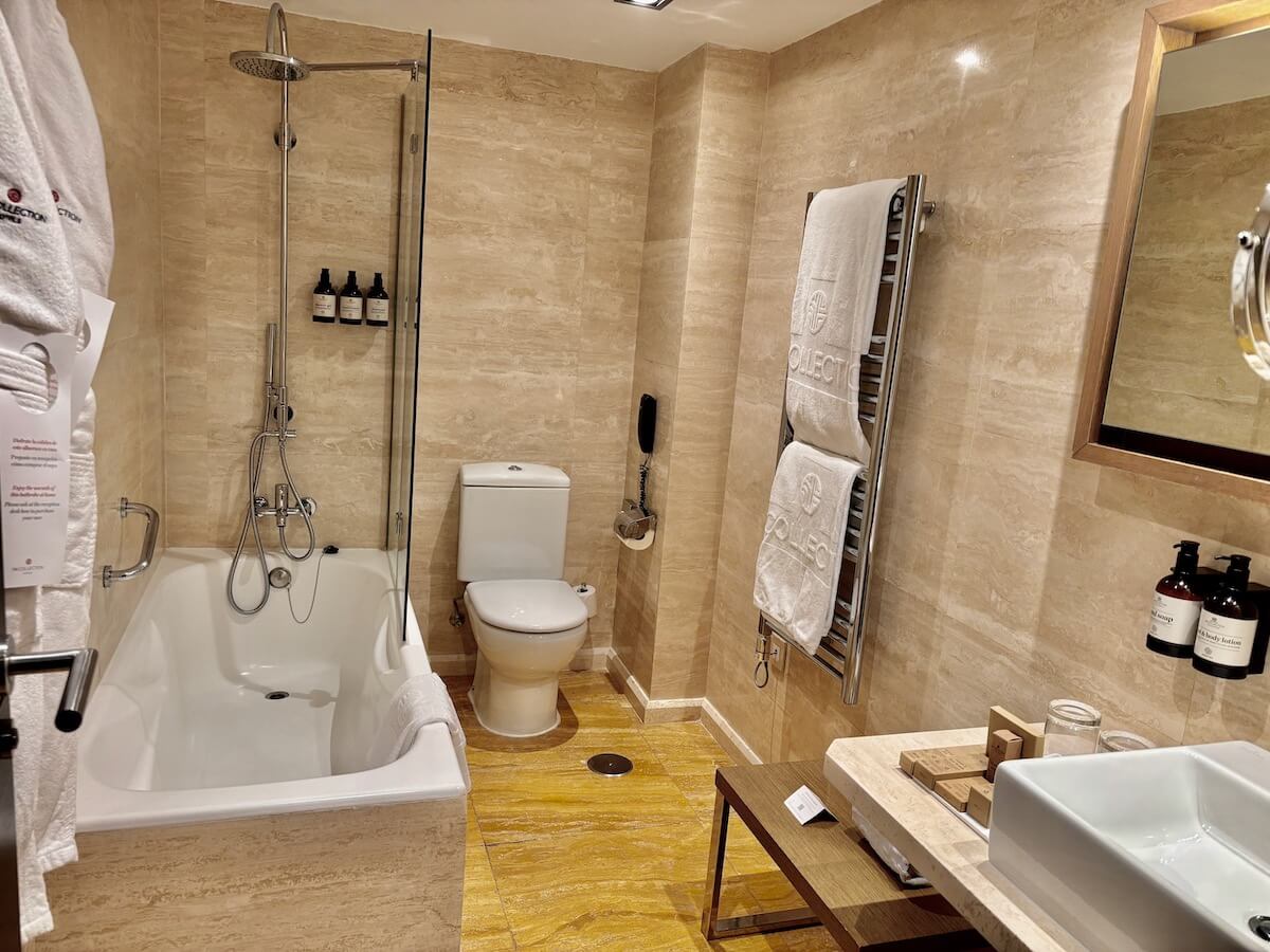 NH Collection Palacio de Tepa bathroom